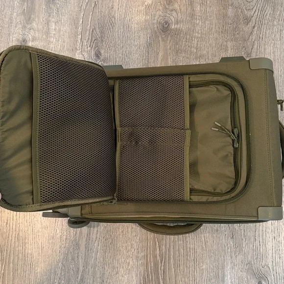 Dagne Dover Seattle Carry-On Luggage Suitcase in Dark Moss (Green) 20.5” (EUC) - Picture 13 of 13